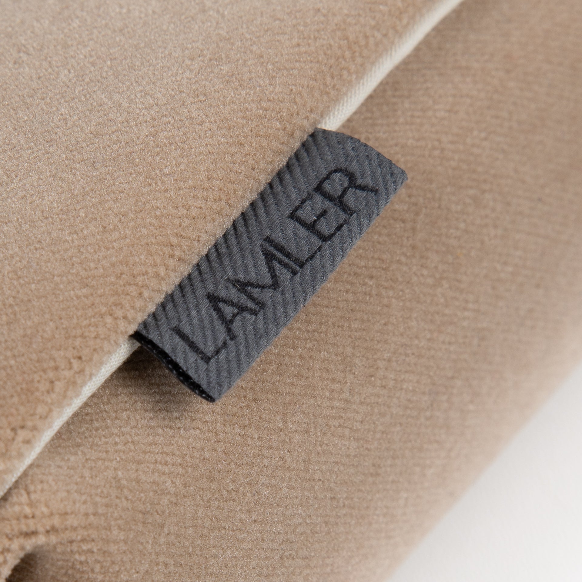 Refillable Crackers | Sand