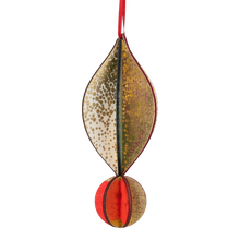 Wooden Bauble | Petal in Red/Forest Green